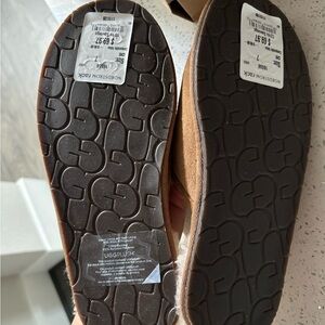 UGG slippers size 7 NWT